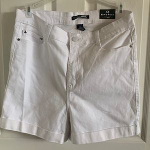 FN denim white shorts 🕊